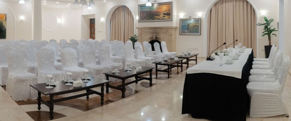 Кирения: Hotel Dome