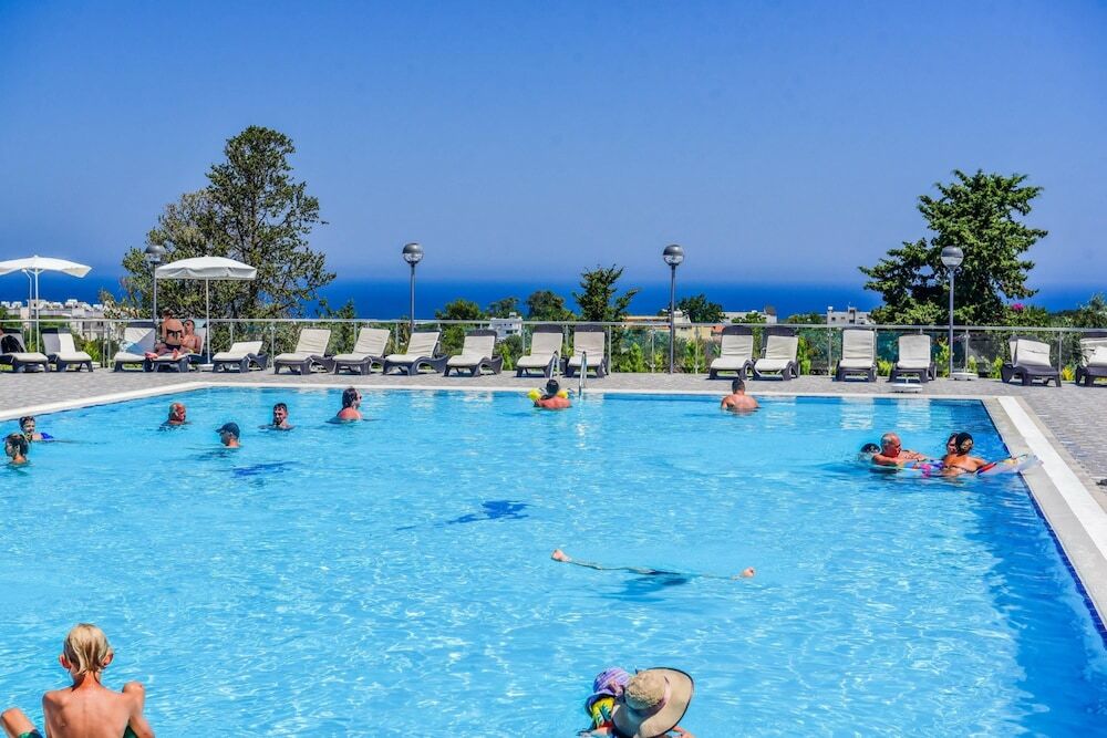 Алсанджак: Room With Pool 5 min to Beach in Kyrenia