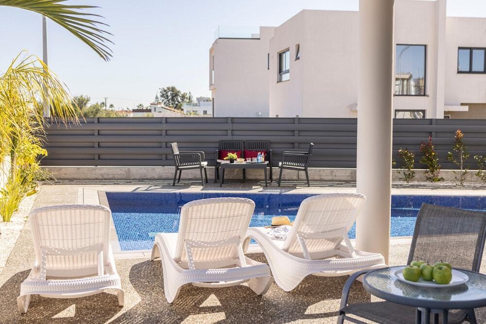 Паралимни: Protaras Hestia Seaside Villa B6