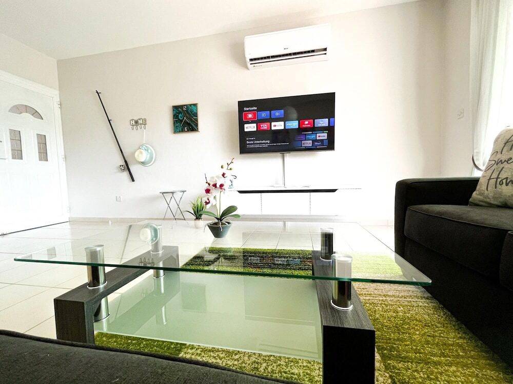 Modern Apartment Only 900m From Famous Venus Beach — фото 3