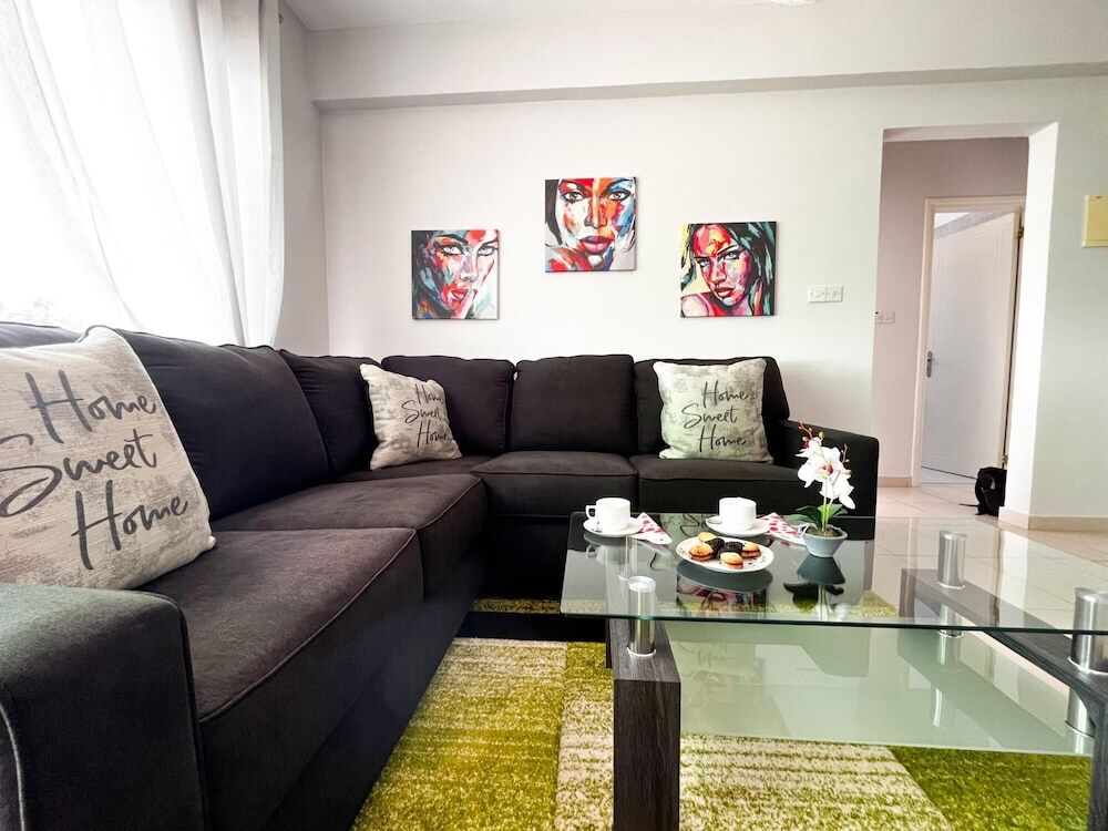 Modern Apartment Only 900m From Famous Venus Beach — фото 2