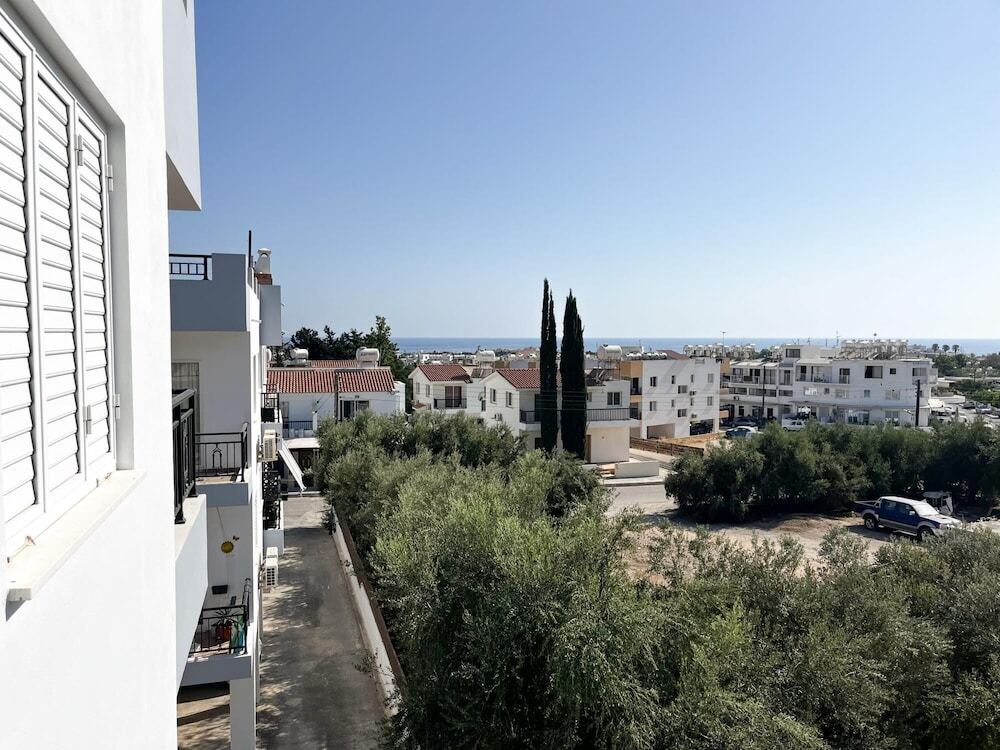 Пафос: Modern Apartment Only 900m From Famous Venus Beach