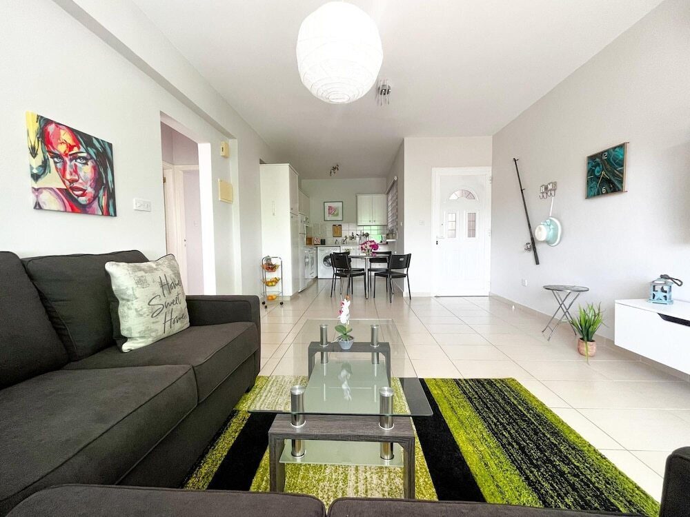 Modern Apartment Only 900m From Famous Venus Beach — фото 6