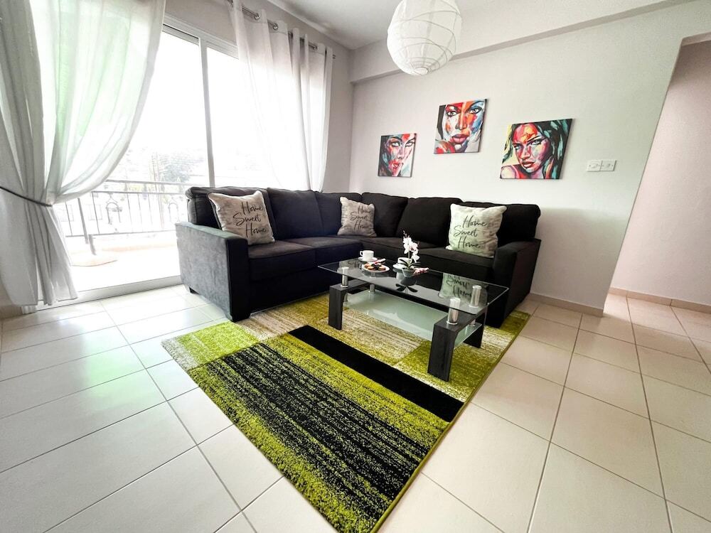 Пафос: Modern Apartment Only 900m From Famous Venus Beach
