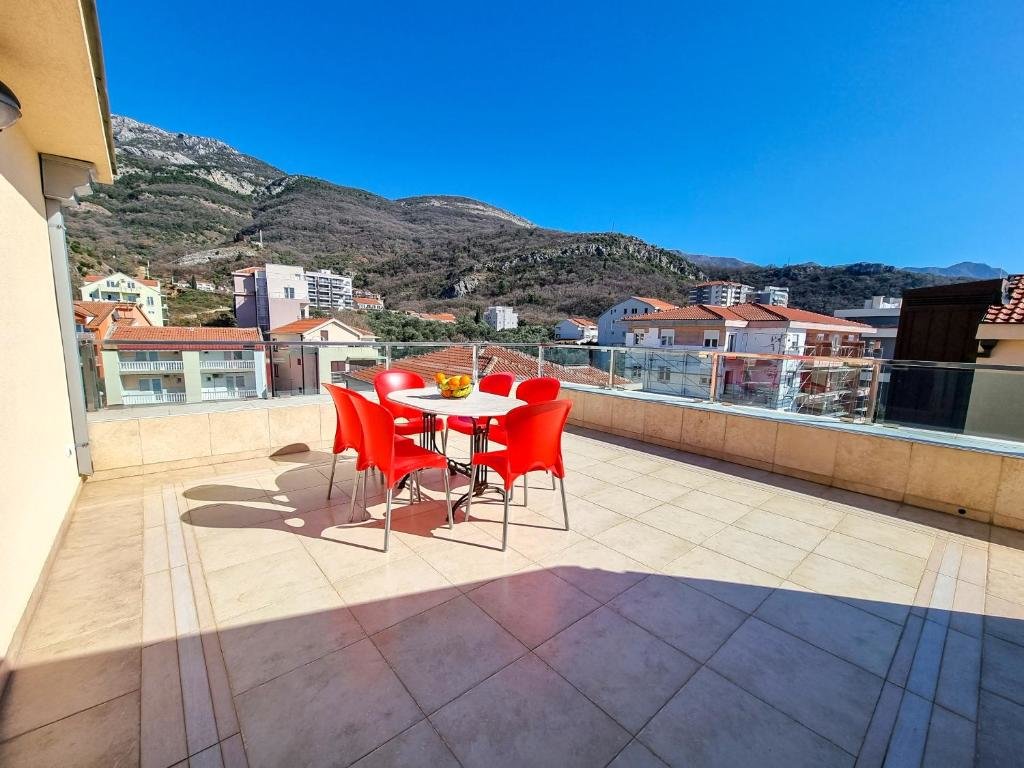 Будва: Adriatic Apartments