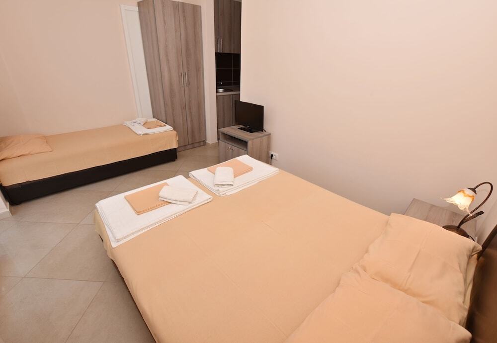 Бар: Apartment Tomba