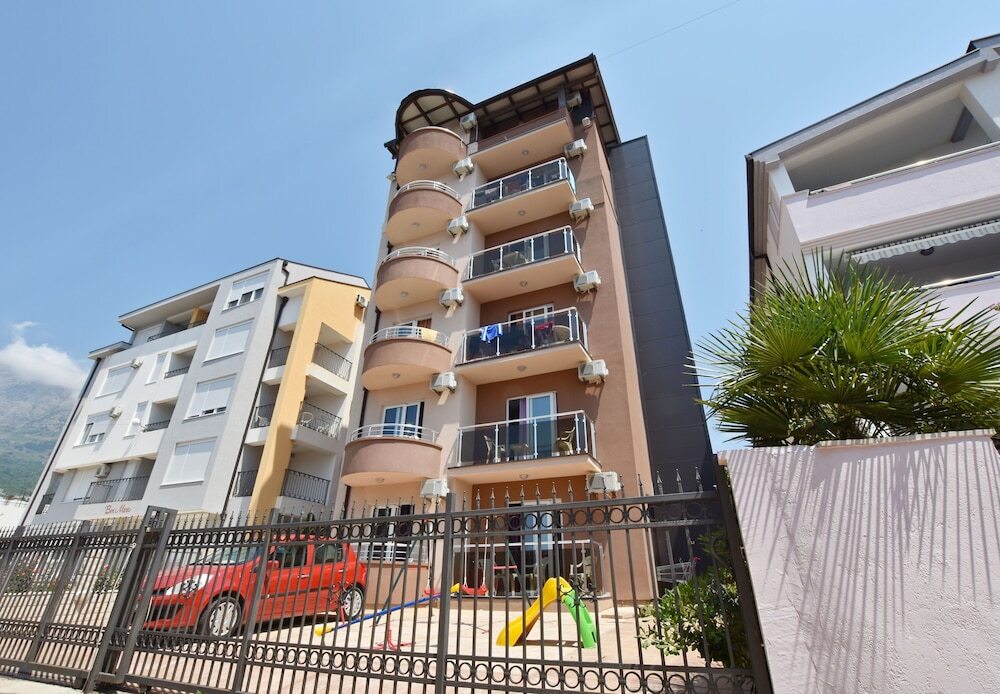 Бар: Apartment Tomba