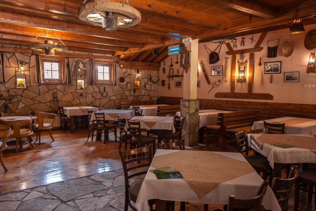 Жабляк: Отель Zlatni Bor