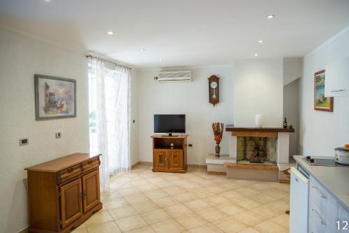Доброта: Apartments and Rooms Troya