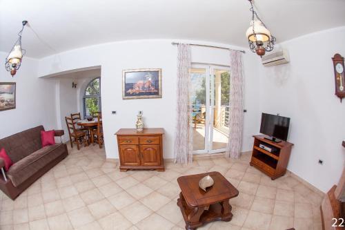 Доброта: Apartments and Rooms Troya
