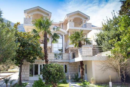 Доброта: Apartments and Rooms Troya