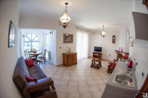 Доброта: Apartments and Rooms Troya