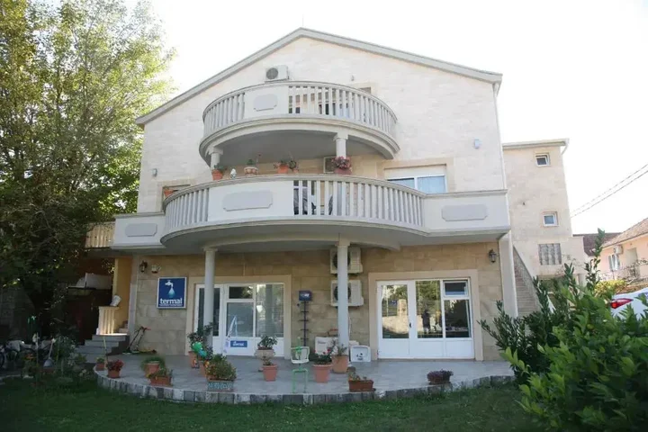 Тиват: Apartments Vujosevic