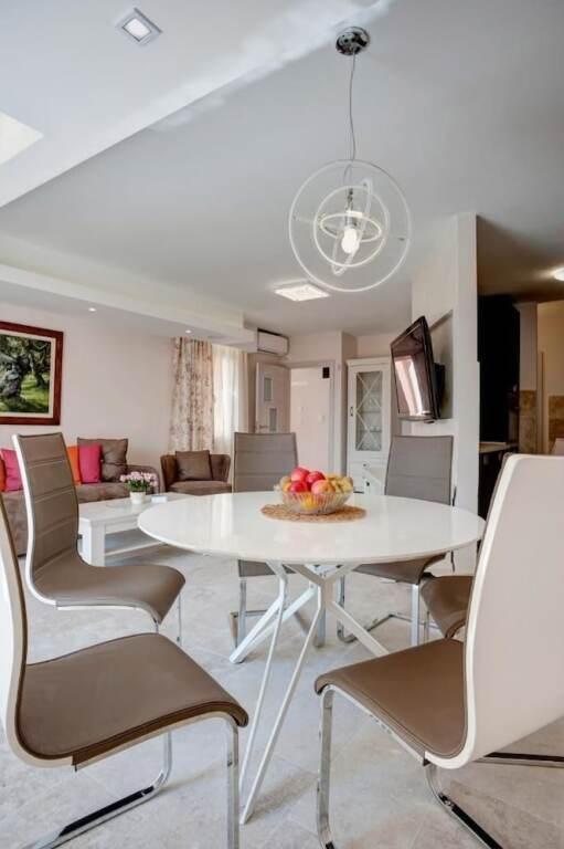 Петровац: Apartments Aleksandar