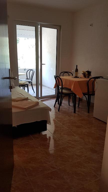 Петровац: Apartmani Neda Bane