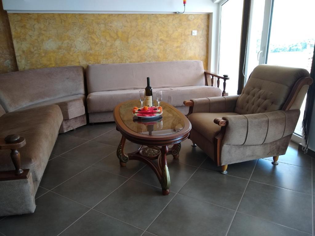 Петровац: Apartmani Neda Bane