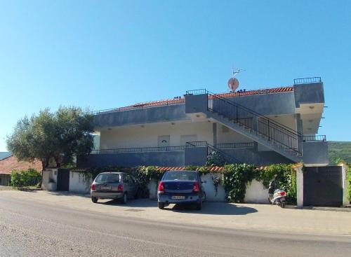 Кумбор: Montra Apartments