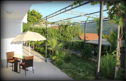 Кумбор: Montra Apartments
