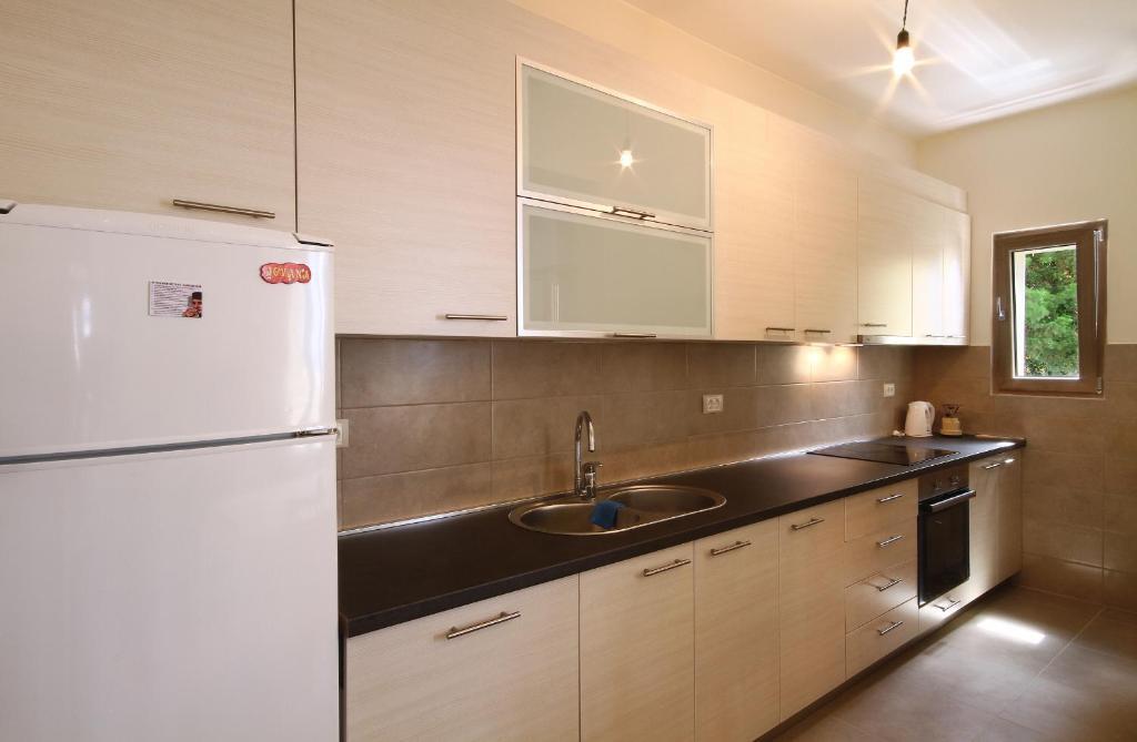 Петровац: Apartments Dangubic