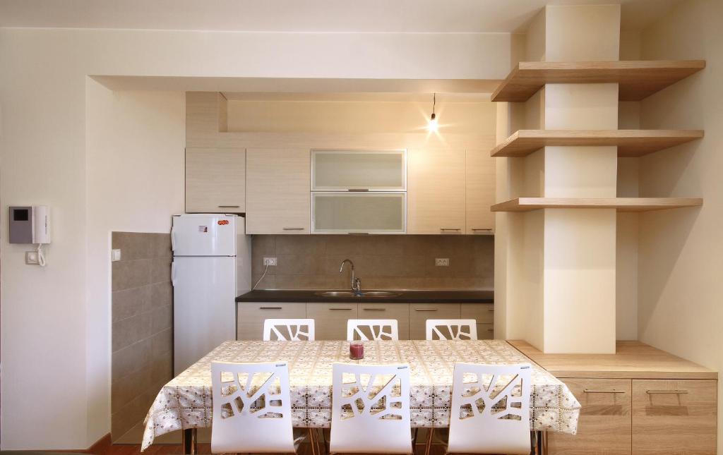 Петровац: Apartments Dangubic
