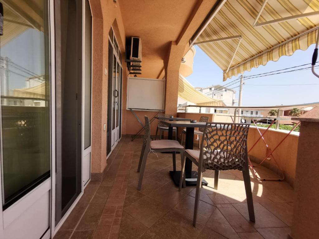Ульцинь: Apartments Montenegrina