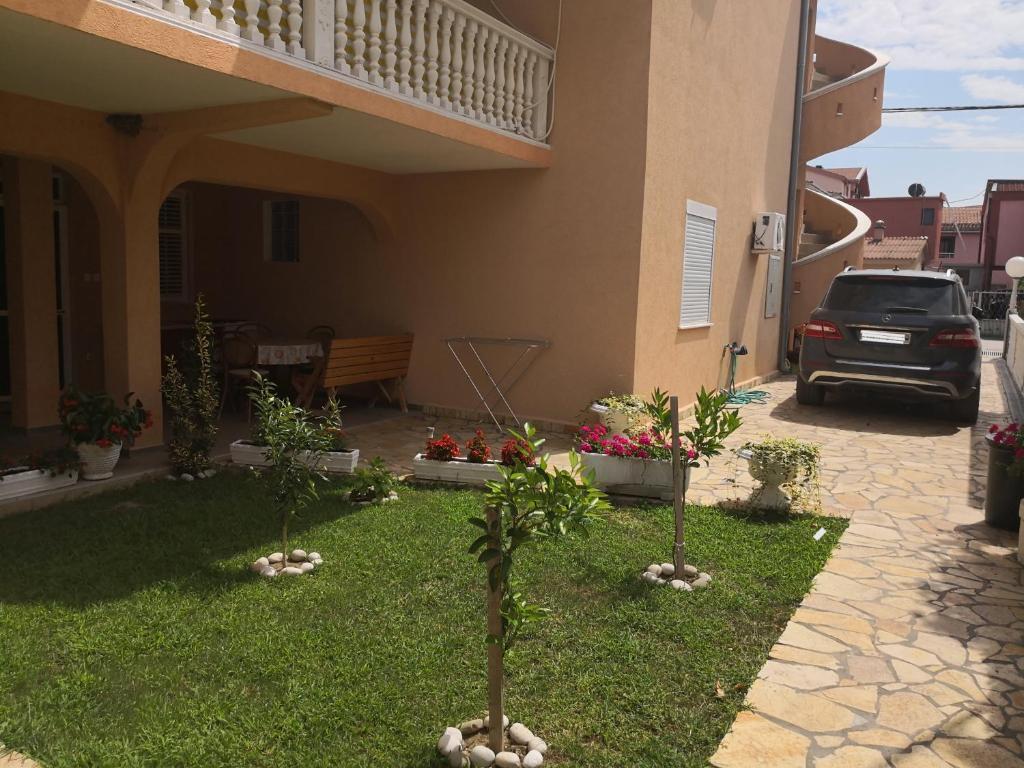 Ульцинь: Apartments Montenegrina