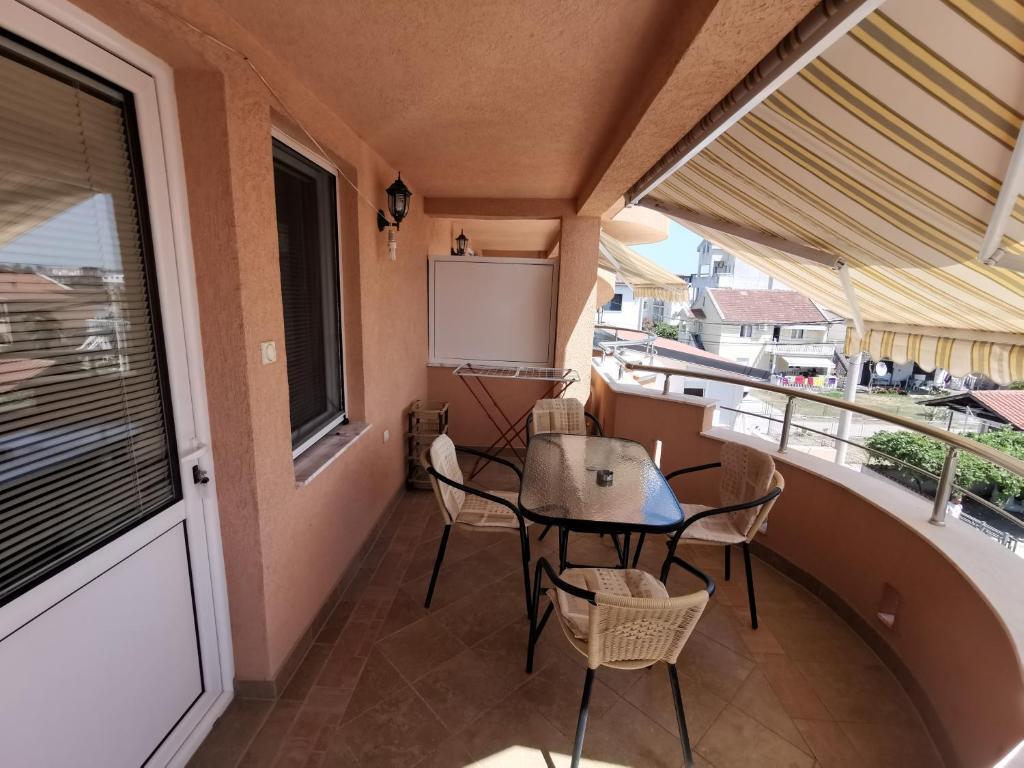 Ульцинь: Apartments Montenegrina