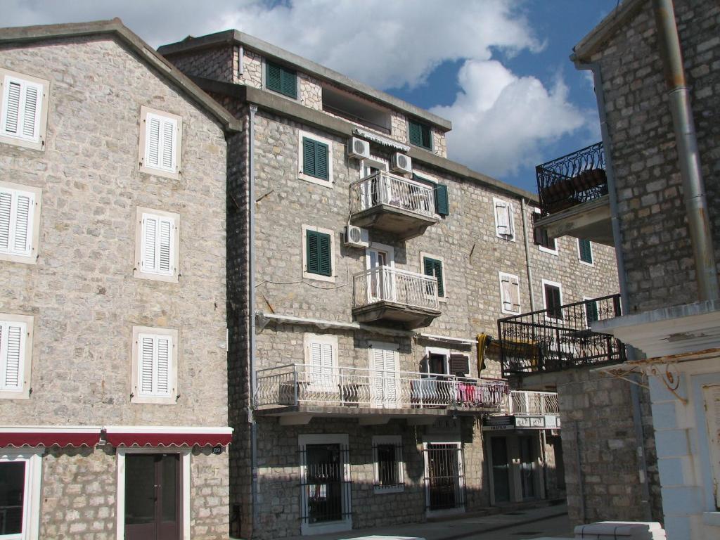 Петровац: Apartments Teodora Obala