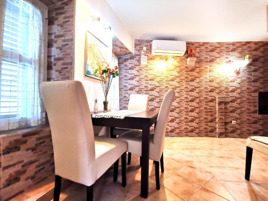 Old Town Boskovic Apartment — фото 3