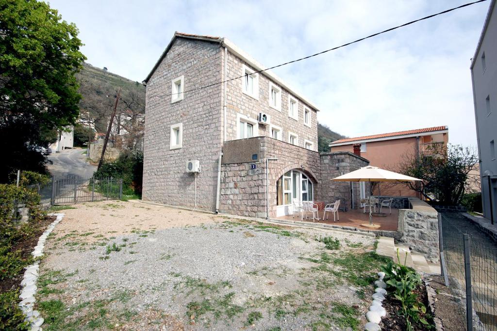 Петровац: Apartments Pavlovic
