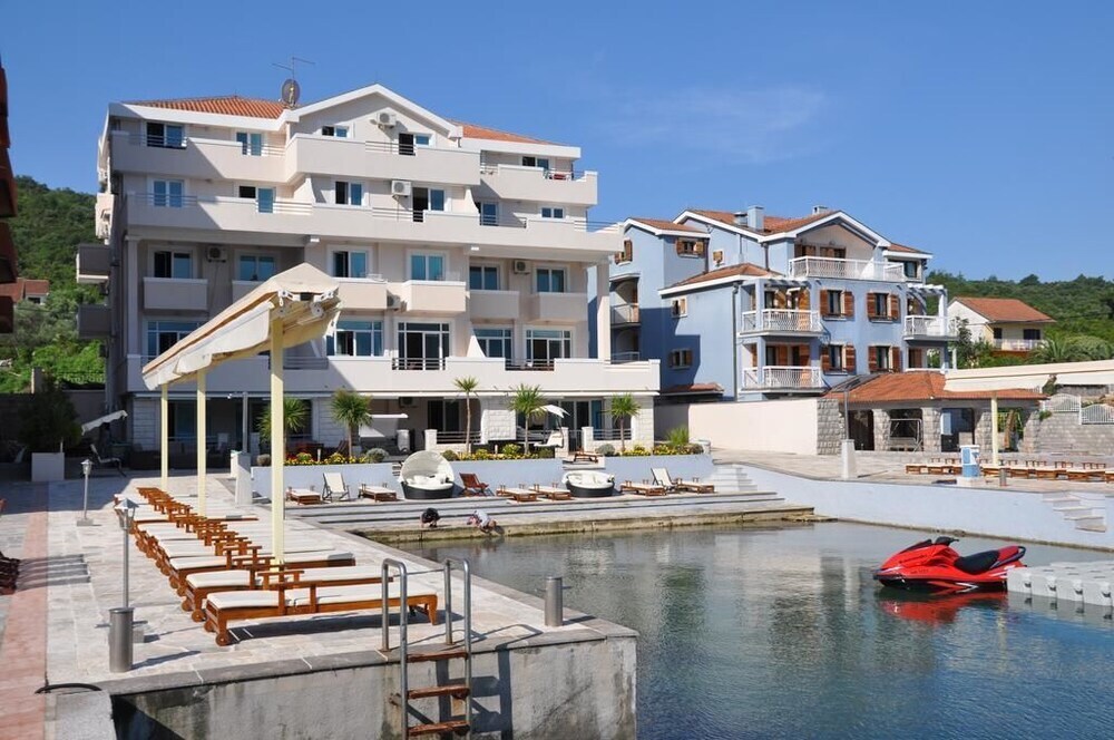 Тиват: Apartments Adeona