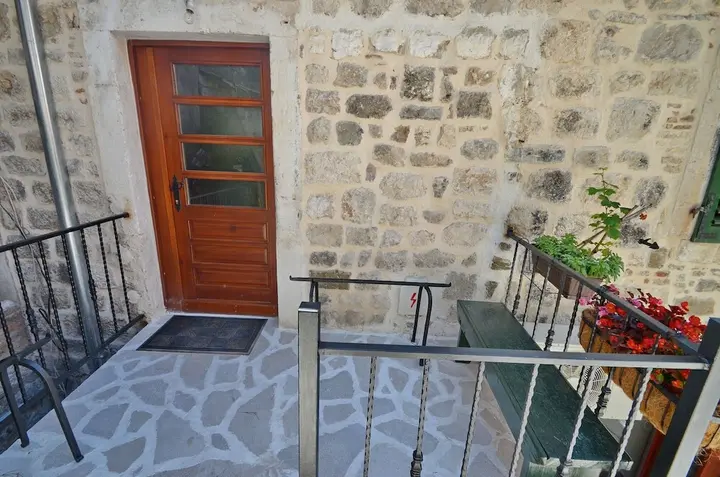 Доброта: Historic Stone House