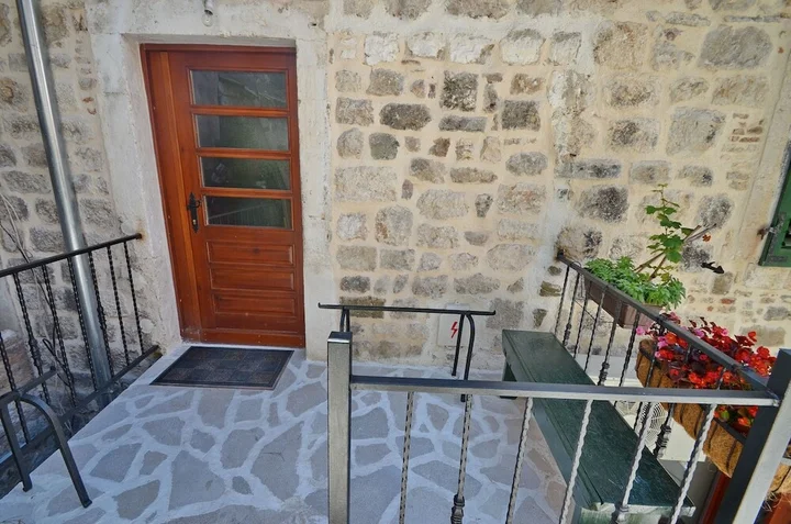 Доброта: Historic Stone House