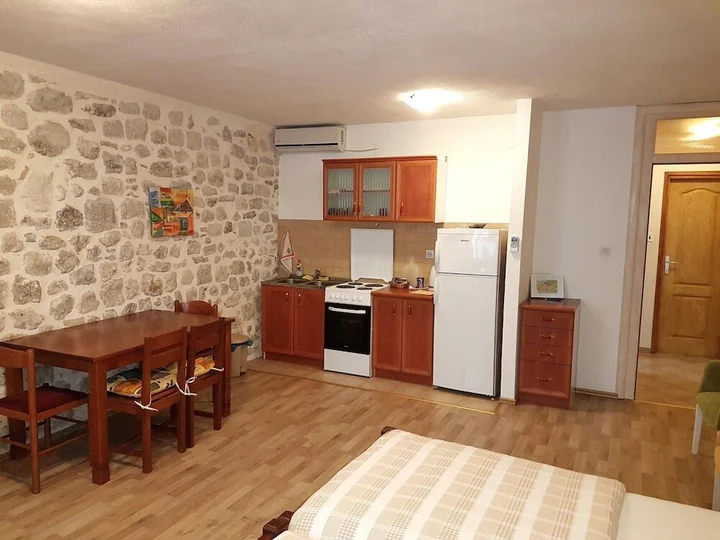 Доброта: Historic Stone House
