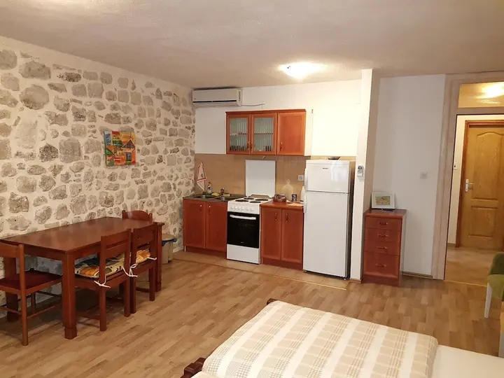 Доброта: Historic Stone House