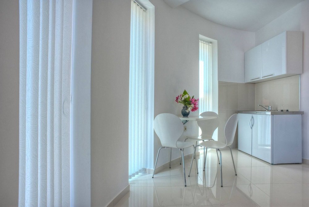 Пржно: Guest House Pržno Bay