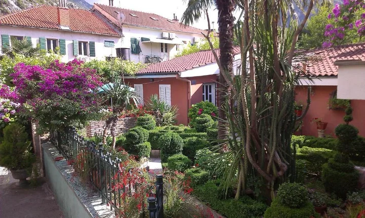 Доброта: Apartment City Garden