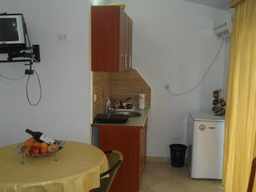Бар: Apartments Pekic