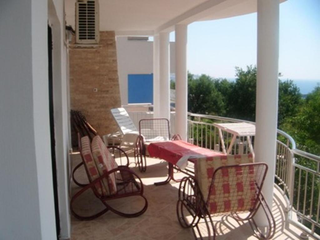 Бар: Apartments Pekic