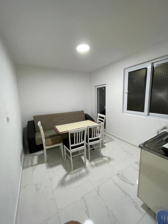 Бар: Apartments Hott