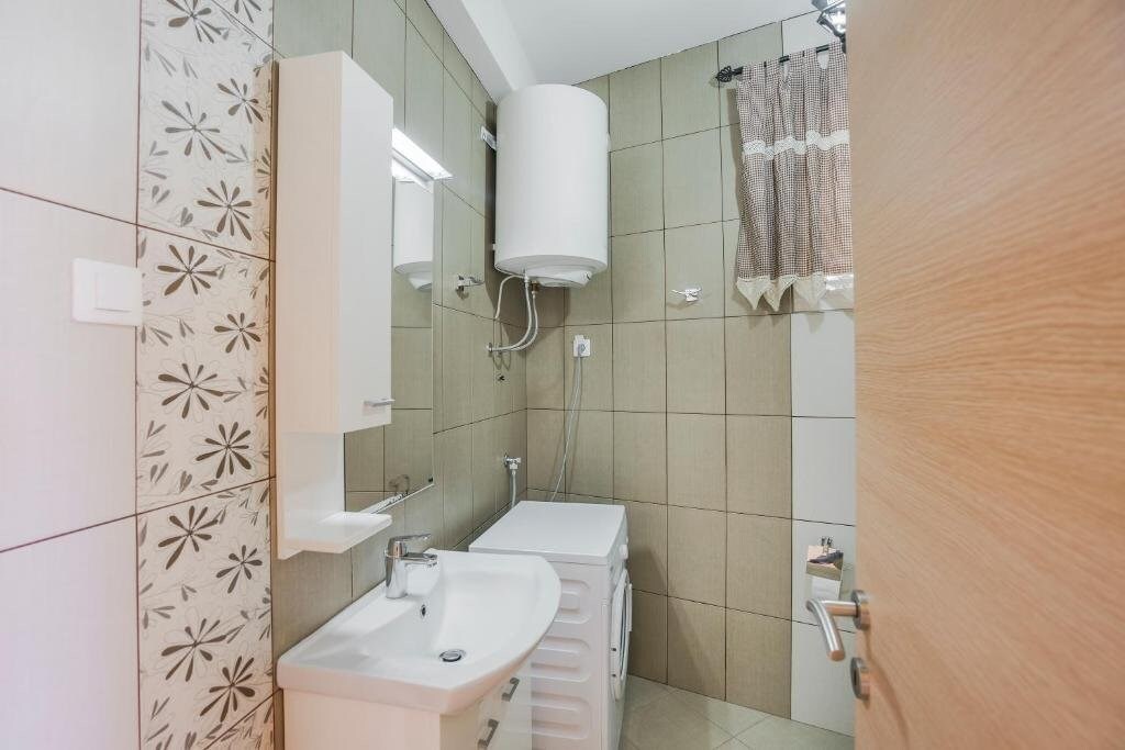 Доброта: Lavender House Apartments, Dobrota