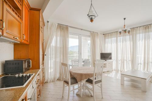 Доброта: Lavender House Apartments, Dobrota
