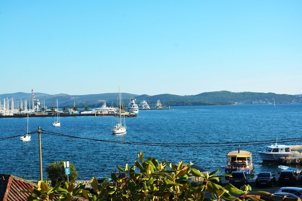 Тиват: Two bedroom apartment in the heart of Porto Montenegro