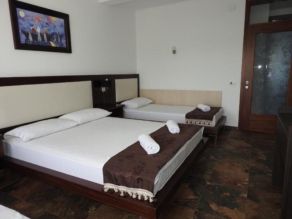 Ульцинь: Apartments FourRoses
