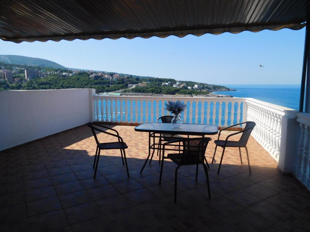 Бусат: Studio Apartments Aleksandra