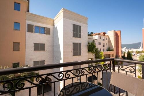 Тиват: Porto Montenegro Village