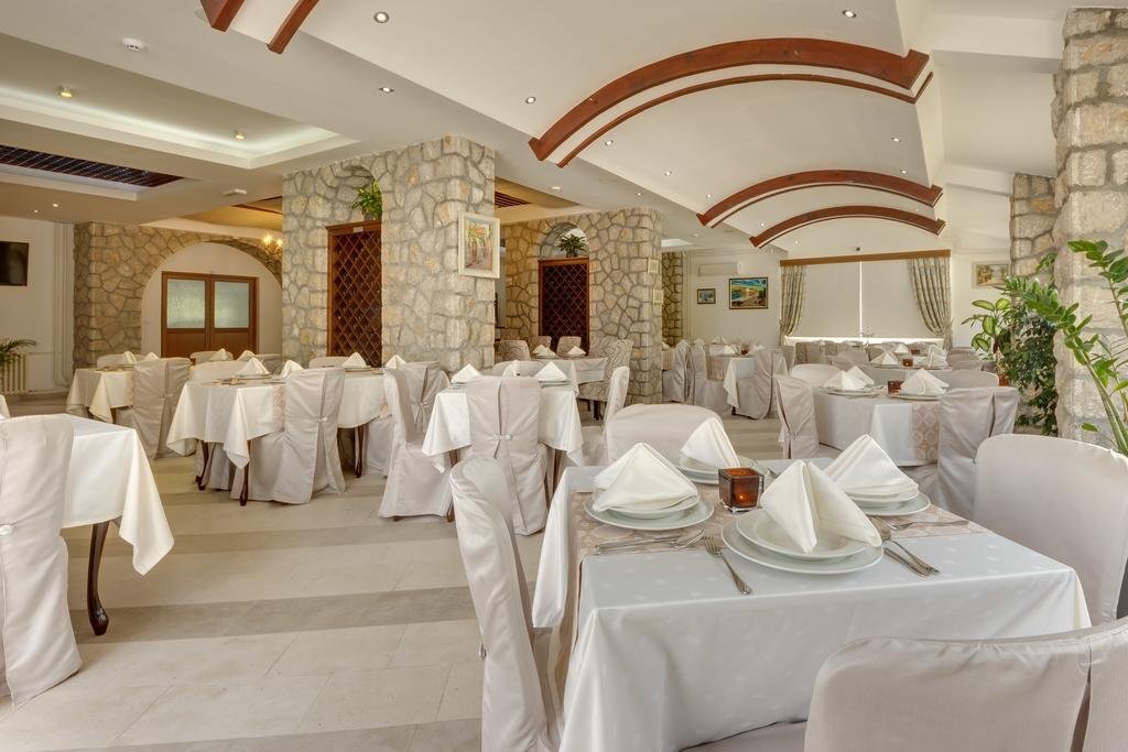 Сутоморе: Hotel Akapulco