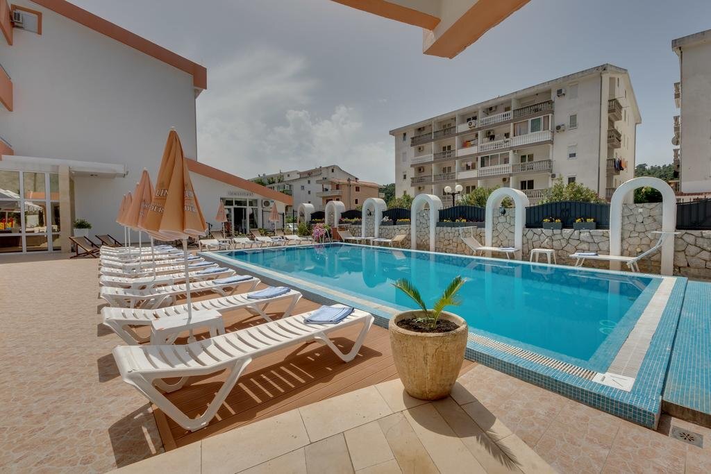 Сутоморе: Hotel Akapulco