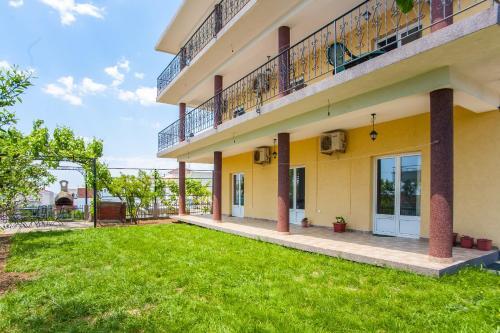 Ульцинь: Egzona Home