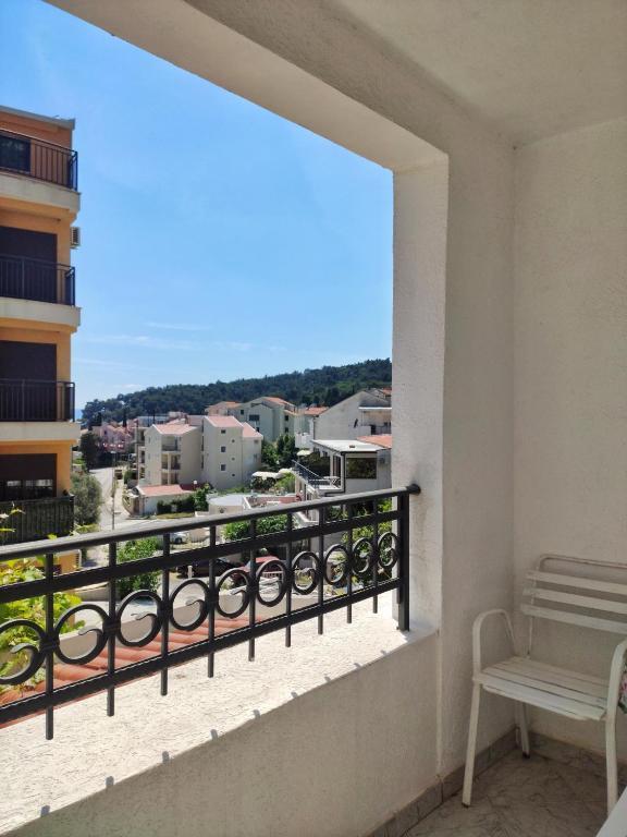 Петровац: Apartments Gvozdenović